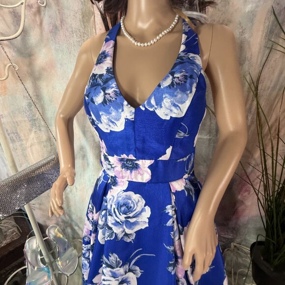 📌When The Back Is Just As Beautiful As The Front Floral Prom - Formal Gown - Picture 3 of 16